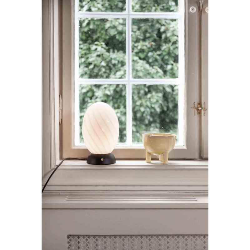 halodesigntwisteggbordlampesort-37